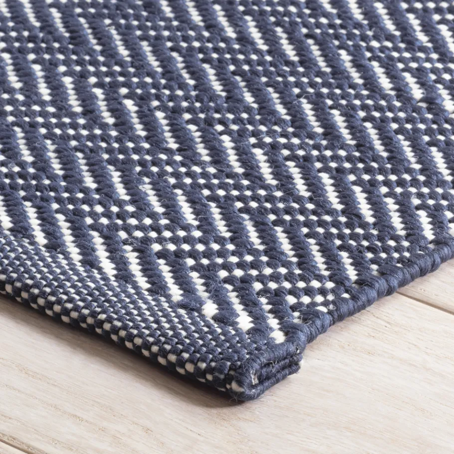 Rugs<Taylor Linens Herringbone Navy/Ivory Handwoven Indoor/Outdoor Rug