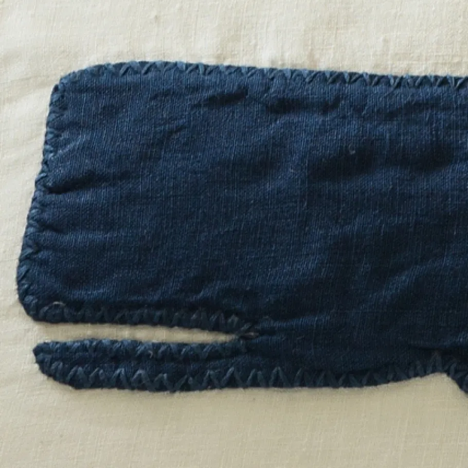 Seaside | Camps & Cottages<Taylor Linens Indigo Whale on White Linen Pillow
