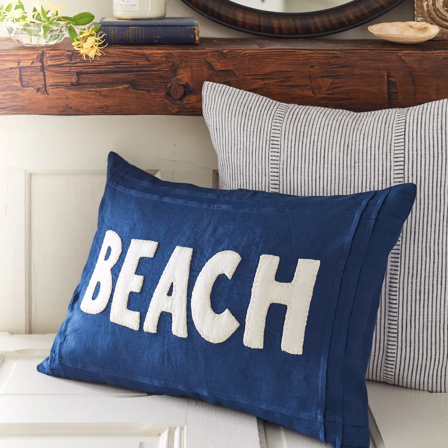 Seaside | Camps & Cottages<Taylor Linens White Beach on Indigo Linen Pillow