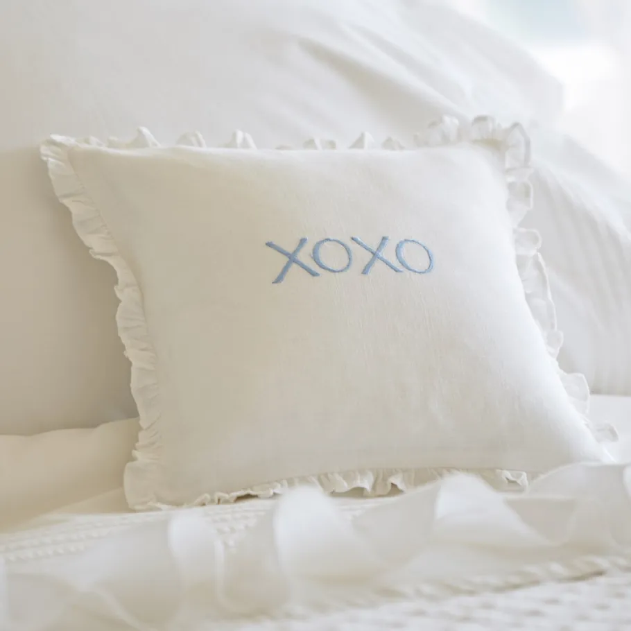 Sentimental Embroideries<Taylor Linens XOXO Blue on White Linen Pillow