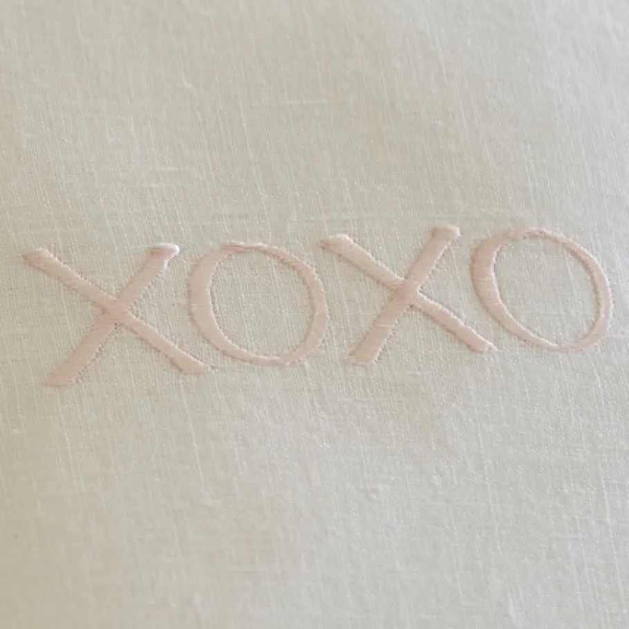 Sentimental Embroideries<Taylor Linens XOXO Pink on White Linen Pillow